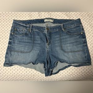 TORRID JEAN SHORTS SIZE 22